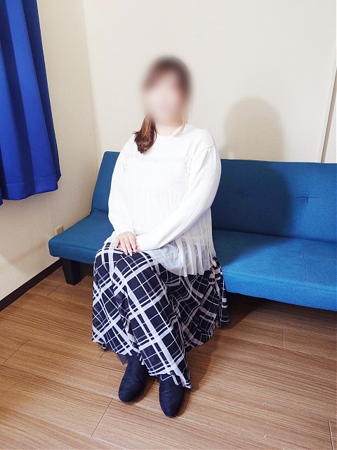 べる(敏感乳首奥様)