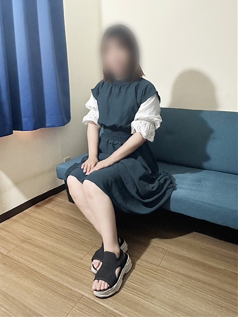 ことね（小柄で可愛い若奥様）
